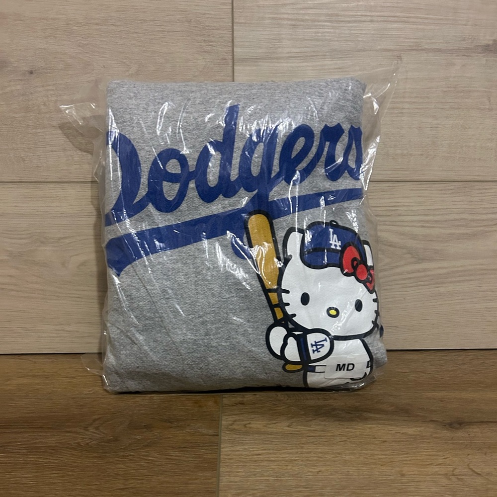 NWT Los Angeles Dodgers Back To Back Champs Hello Kitty Hoodie MEDIUM